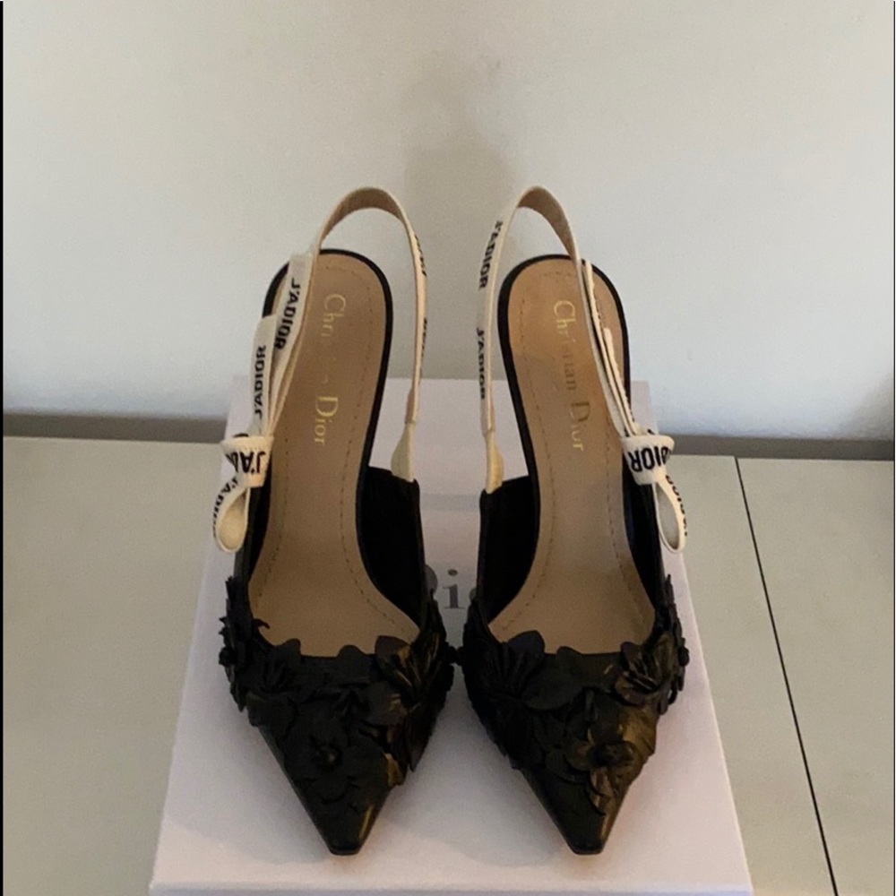❌SOLD❌Dior Black Lambskin Flower Slingback heel 4” - Picture 4 of 12